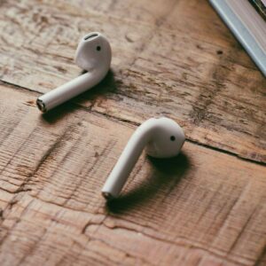 Так, AirPods працюють з Android, але ось у чому проблема!