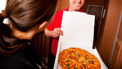Головні причини популярності послуг з доставки піци
