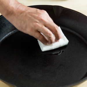 Как прокалить чугунную сковороду